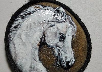 Piedra pintada caballo blanco
