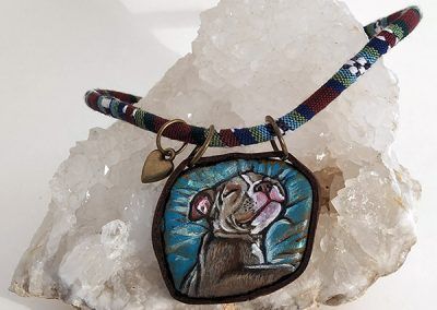 piedra pintada cachorro perro