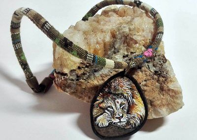 piedra pintada león
