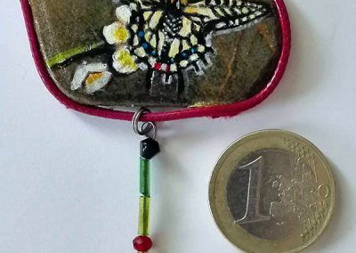 Piedra pintada mariposa