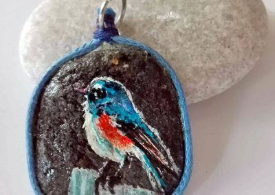 Piedra pintada miniatura pajarito