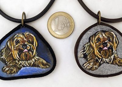 Piedra pintada perros