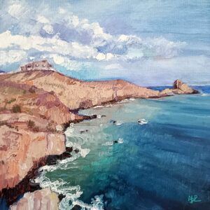 Atalaya del acantilado, paisaje de acantilados rocosos y áridos bordeando el mar en tonos azules y esmeraldas con una edificación aislada en lo alto, óleo espátula 20x20 cm