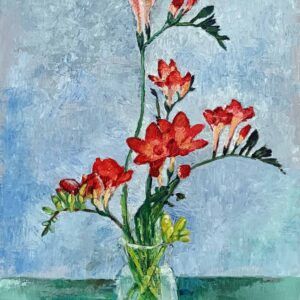 Bodegón de tarro de cristal pequeño con freesías rojas, pintura original al óleo sobre lienzo 23x30 cm