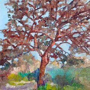 El centinela ocre, pintura de un árbol con tronco y hojas en tonos marrones y ocres en el centro de la obra sobre vegetación de monte en verdes turquesas azules y violetas con cielo azul despejado, óleo al agua 20x24 cm