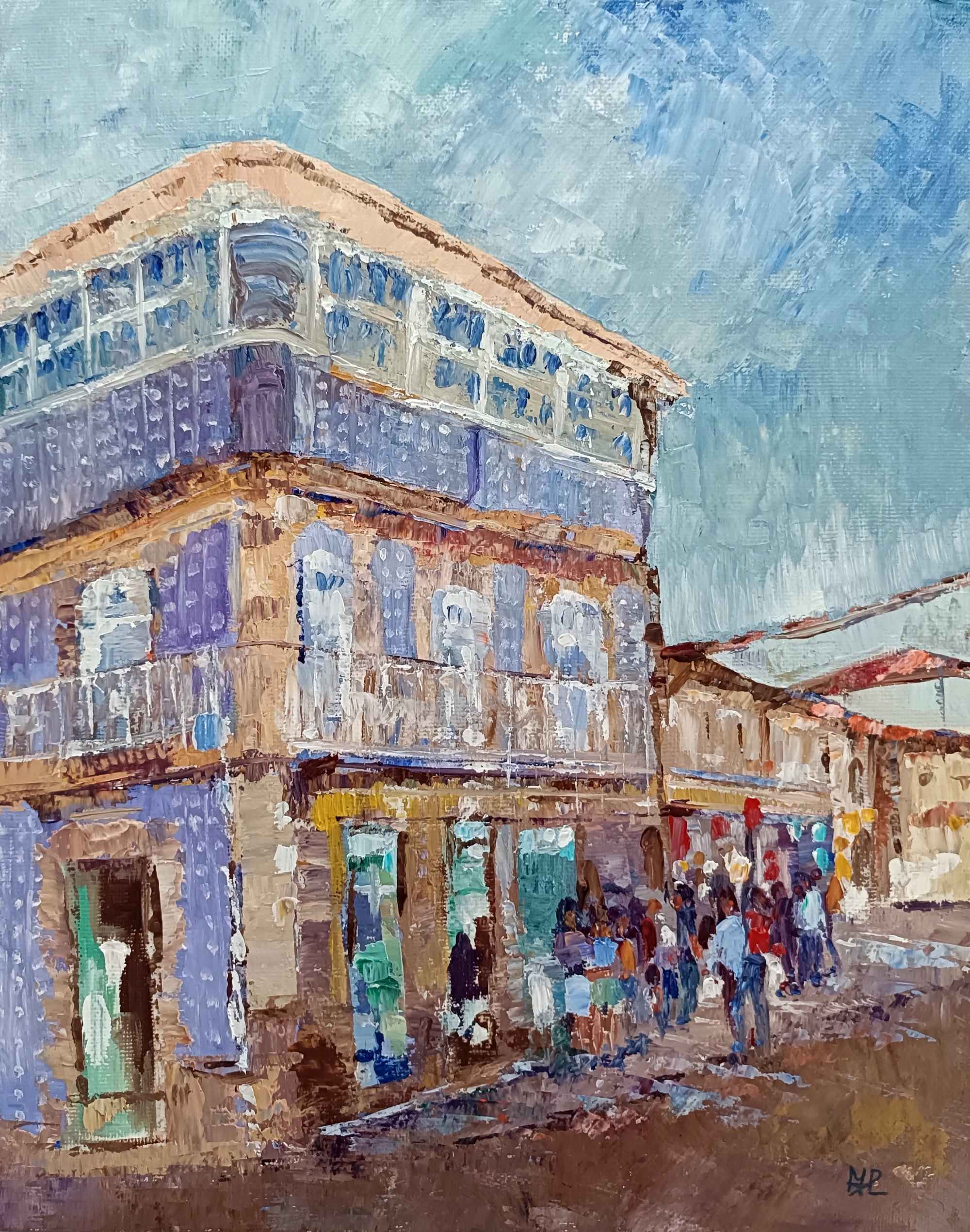 La cola del edificio lila, paisaje urbano gallego con edificio antiguo decorado en lila con puntos blancos, galería de cristalera en segunda planta, balcón corrido con puertas acristaladas, cola de personas esperando en la planta baja, otros edificios ocres y blancos con tejados teja, óleo 30x24 cm