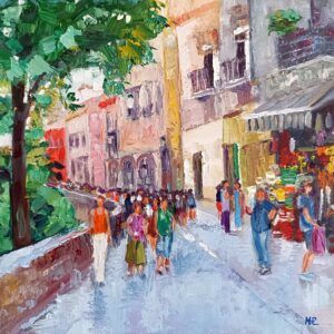 Paseo por Granada, paisaje urbano de una calle turística con vía y acerado, muro con vegetación a la izquierda, edificios antiguos rojos rosados ocres y grises a la derecha, local con toldo y productos fuera, gente paseando muy junta, óleo 20x20 cm
