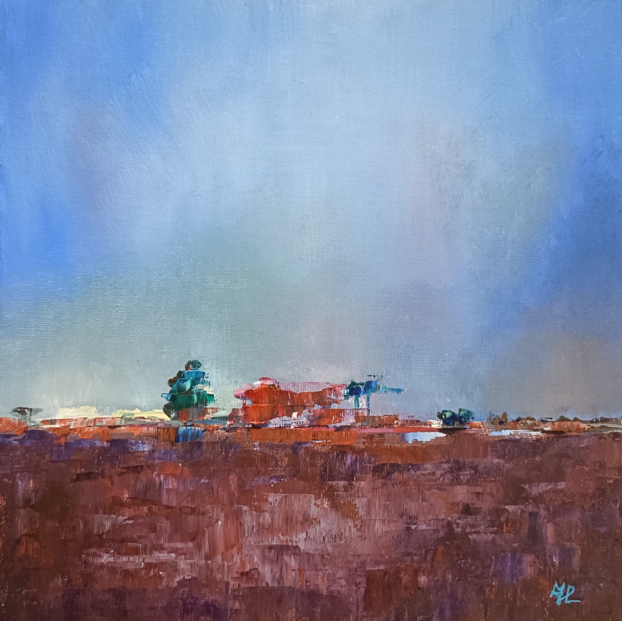 Allí, óleo al agua sobre lienzo fijado en cartón de 25x25 cm. Paisaje de extensión de tierra rojiza oscura con cielo despejado al inicio de la noche. Horizonte con árboles, vegetación y formas indeterminadas.