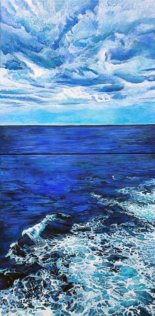Desde el barco, acrílico sobre dos lienzos de lino de 80x80 cm cada uno (total 160x80 cm). Vista desde la terraza de un barco en el Mediterráneo. Agua azul intenso y oscuro. Cielo con franja azul despejado y masas de nubes revoltosas con drama y movimiento. En primer plano, agua revuelta por el paso del barco con espuma blanca y tonos turquesas mezclados con azules profundos.