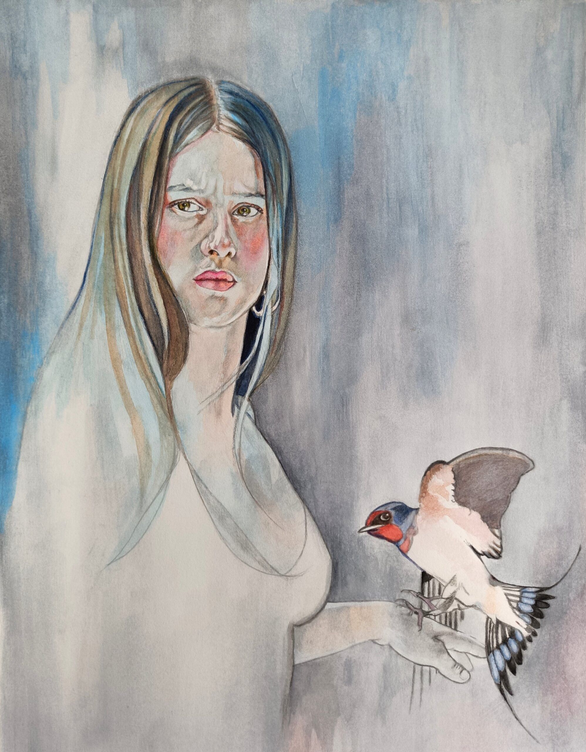 Elijo libertad, lápiz y acuarela sobre papel de 36x28 cm. Figura femenina de cadera para arriba, pelo largo y ceño fruncido. Una golondrina posada en el dorso de su mano izquierda. Hombros hacia abajo solo contorneados. Mezcla de partes terminadas y esbozadas, coloreadas y en grises.