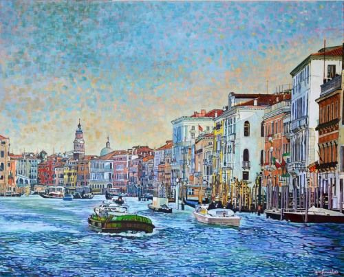 Paseo por Venecia, acrílico y óleo sobre lienzo de lino de 81x100 cm. Paisaje veneciano con botes y barcas sobre el agua, flanqueado por una gran fila de edificios.