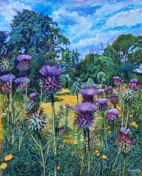 Primavera con cardos, óleo sobre lienzo de lino con bastidor de madera de 100x81 cm. Flores de cardo en primer plano, pradera amarilla detrás, arboleda verde al fondo y cielo azul con nubes suaves.
