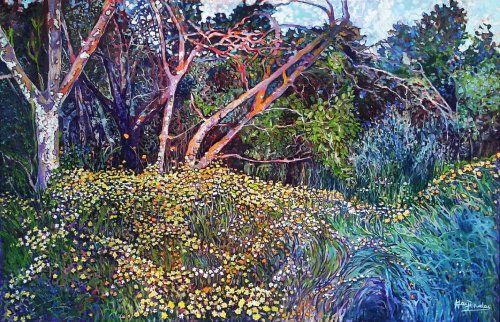 Revolución primaveral, óleo sobre lienzo de lino de 65x100 cm. Paisaje de exuberante vegetación en tonos verdes y azules con flores silvestres primaverales amarillas, naranjas y blancas con movimiento. Al fondo, matorrales, árboles y arbustos.
